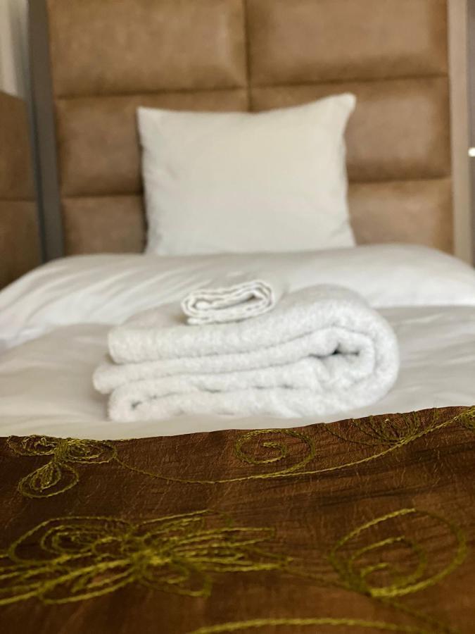 Blueline Motel ยาสซ์แบร์รีนย์ ภายนอก รูปภาพ