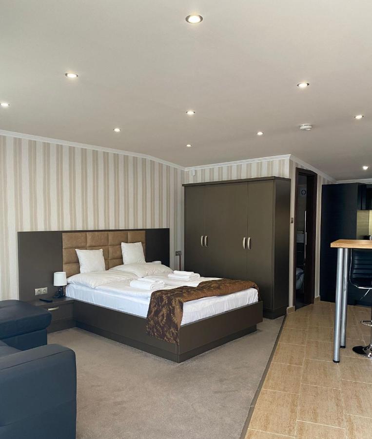 Blueline Motel ยาสซ์แบร์รีนย์ ภายนอก รูปภาพ