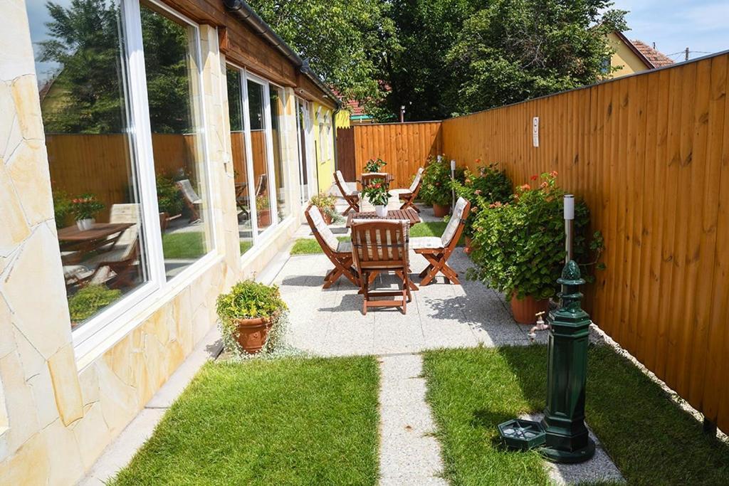 Blueline Motel ยาสซ์แบร์รีนย์ ภายนอก รูปภาพ
