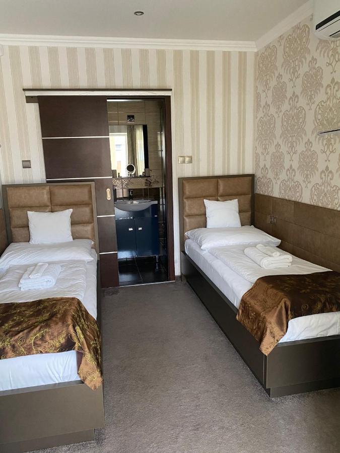Blueline Motel ยาสซ์แบร์รีนย์ ภายนอก รูปภาพ