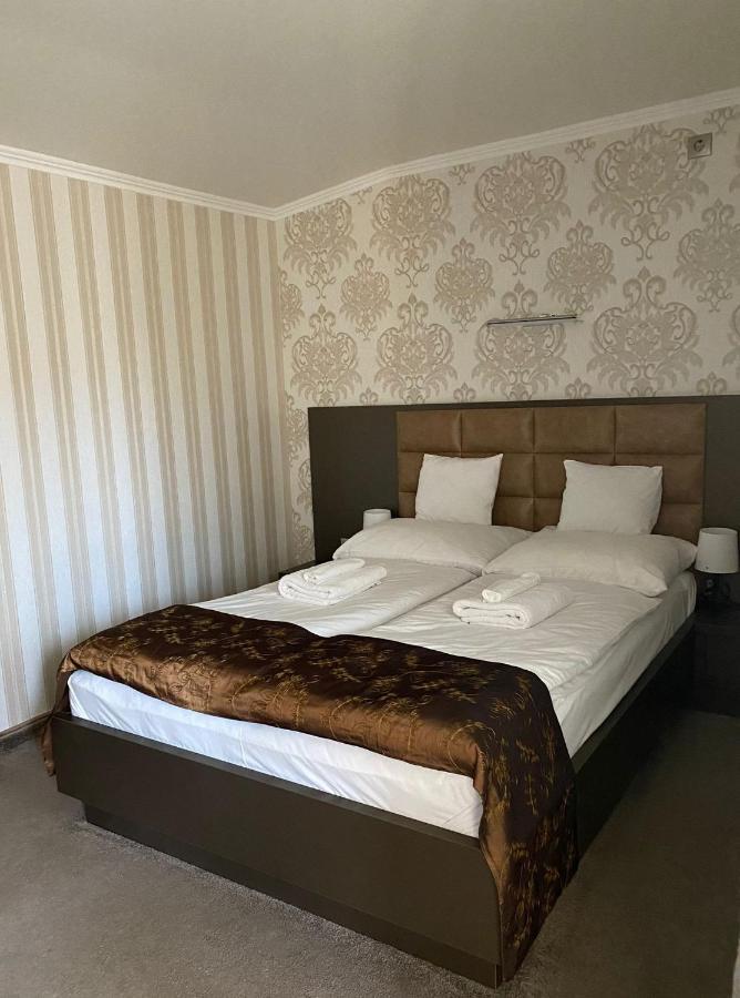 Blueline Motel ยาสซ์แบร์รีนย์ ภายนอก รูปภาพ
