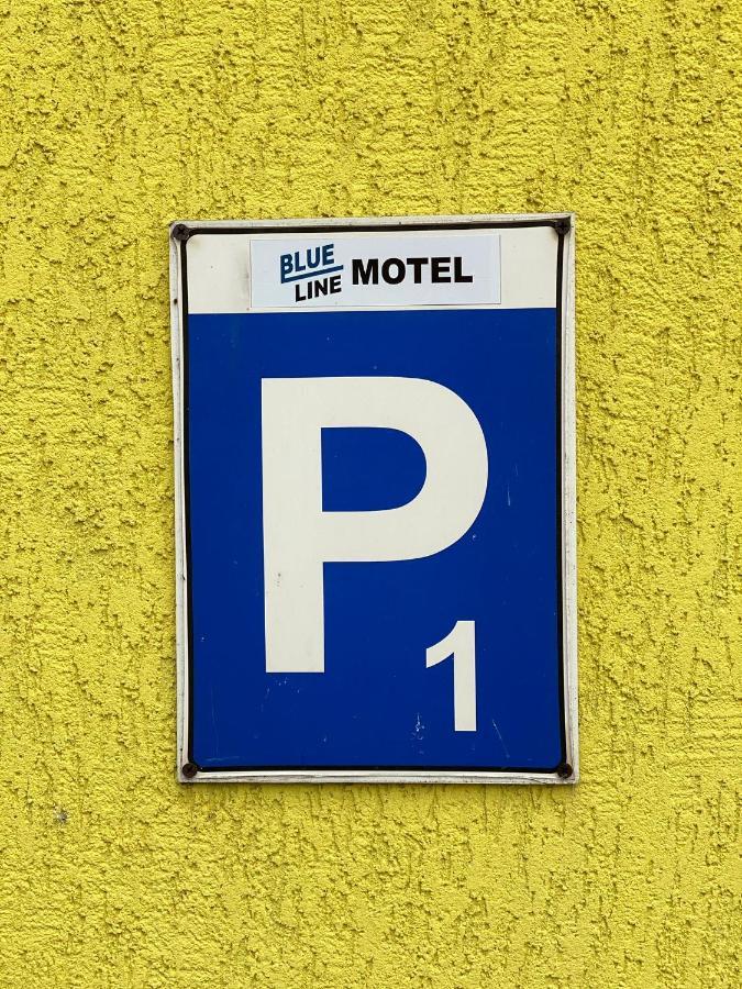 Blueline Motel ยาสซ์แบร์รีนย์ ภายนอก รูปภาพ