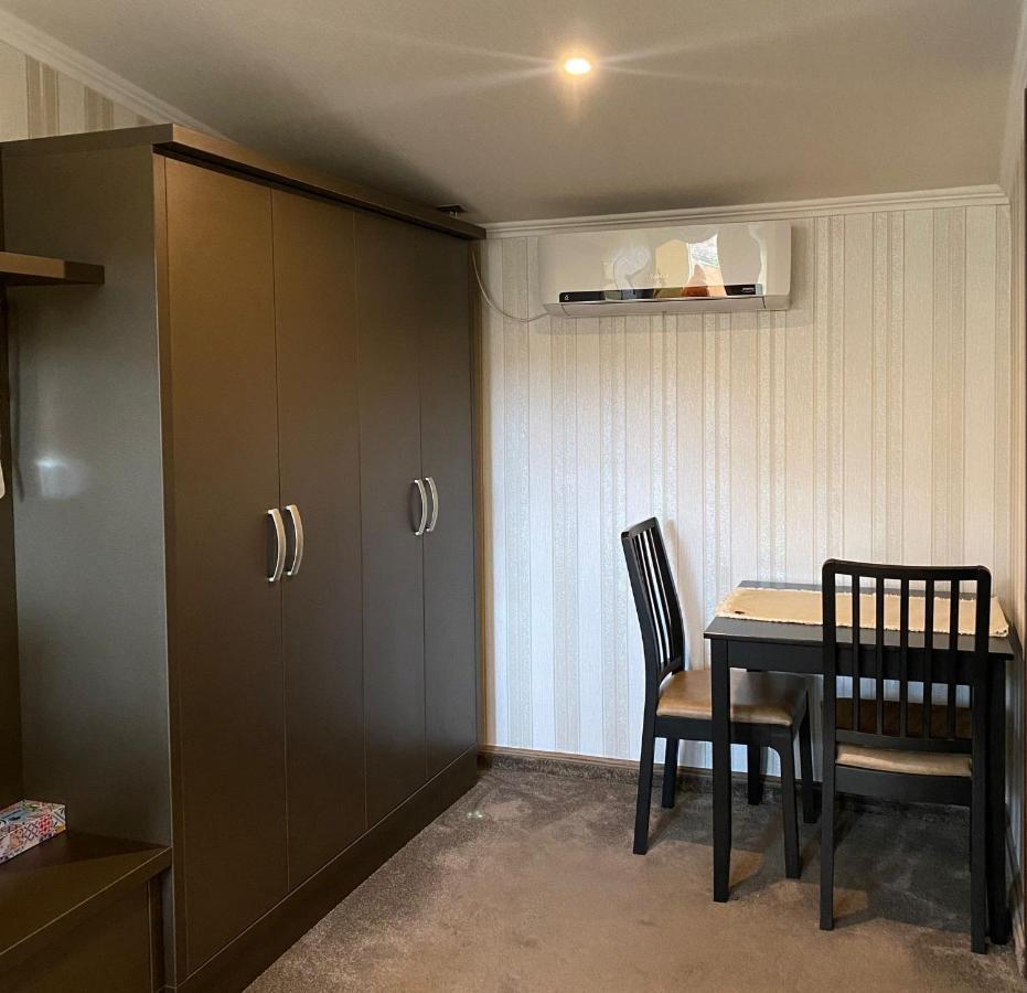 Blueline Motel ยาสซ์แบร์รีนย์ ภายนอก รูปภาพ
