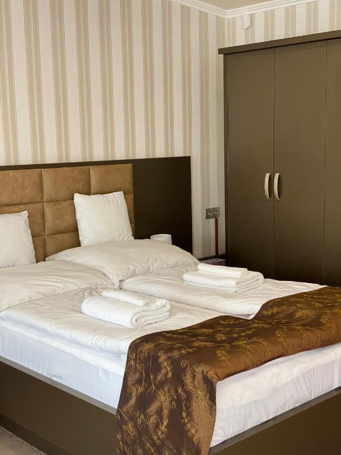 Blueline Motel ยาสซ์แบร์รีนย์ ภายนอก รูปภาพ