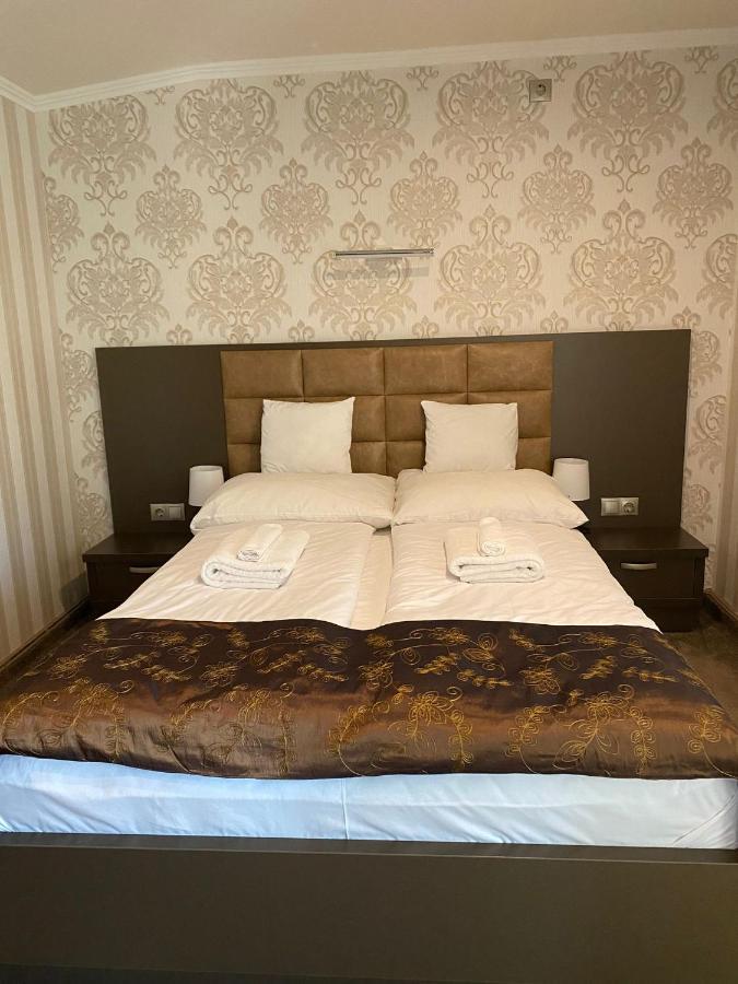 Blueline Motel ยาสซ์แบร์รีนย์ ภายนอก รูปภาพ
